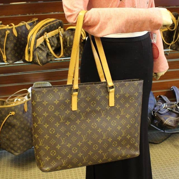 Louis Vuitton Handbags - 💎✨Authentic✨💎 Louis Vuitton Monogram Luco Tote Bag Hand Bag Brown